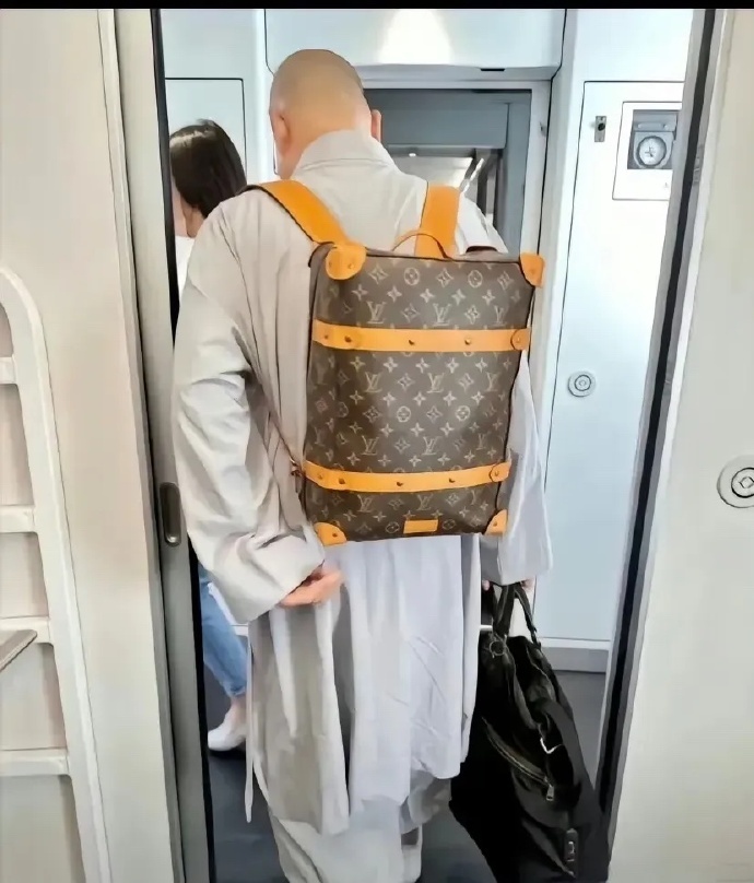 庙里许过的愿，大师帮忙完成了。