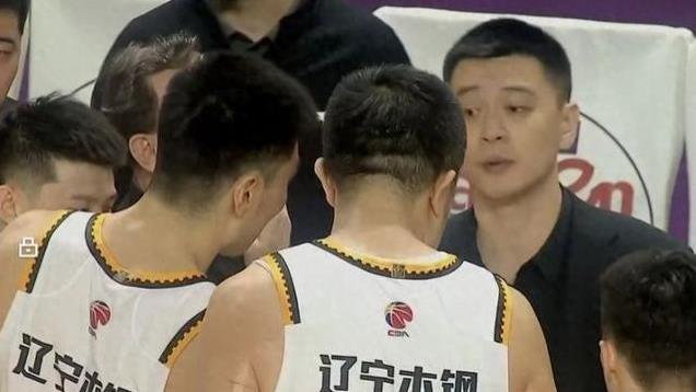 辽篮狂胜吉林！杨鸣迎3个好消息，2米06神锋压哨驰援，CBA大结局