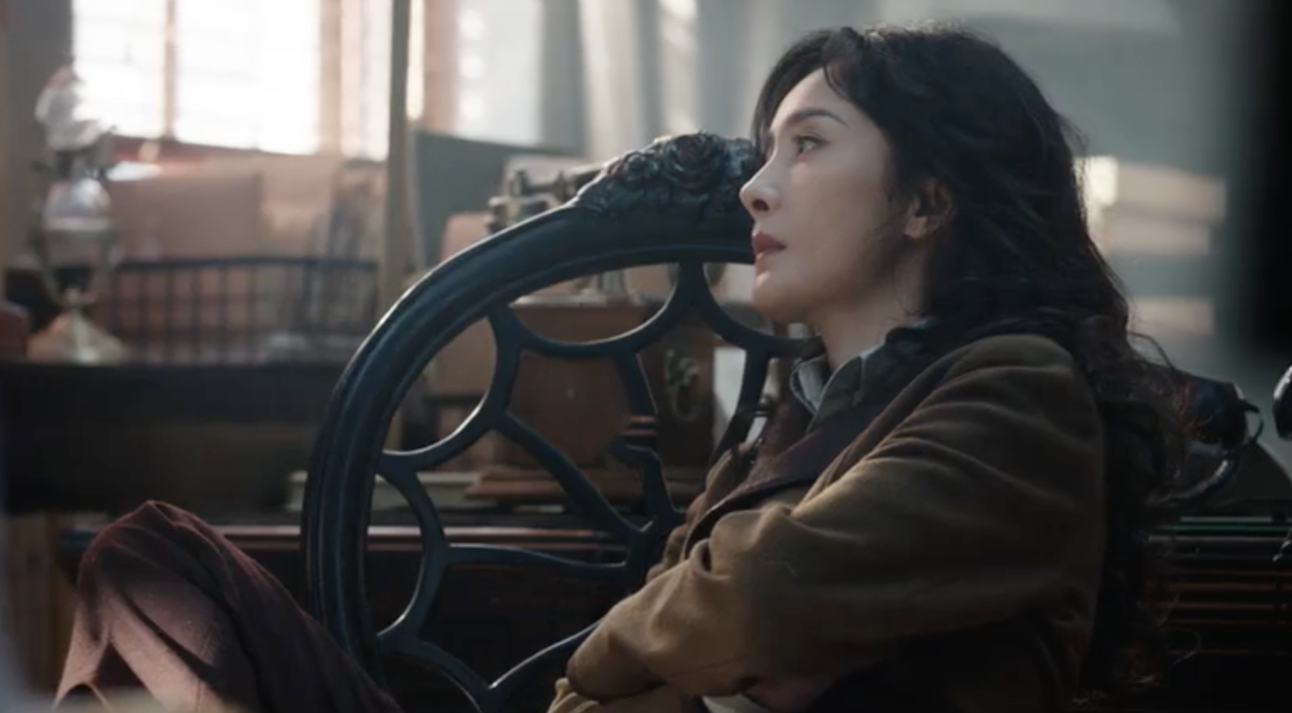 《哈尔滨1944》，杨幂饰演的特务科科长关雪完全不合格，各种耍脾气生闷气，就跟现