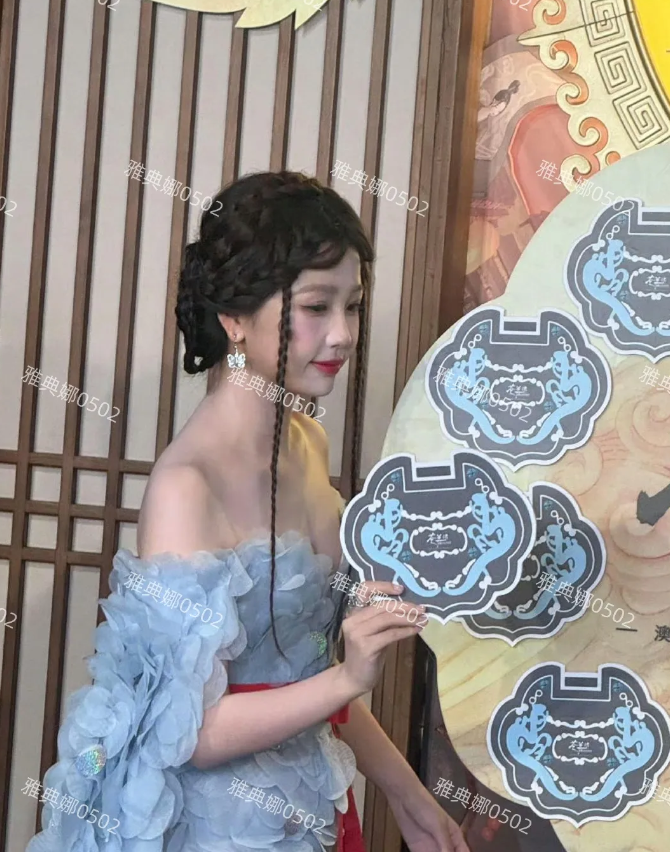 虞书欣好奇怪长得又老又小的，28岁的她皮肤松弛法令纹很深，脸皱巴巴的像个小老太太