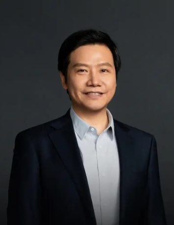 一次节目上，主持人问雷军:“你最喜欢谢霆锋的哪首歌？”雷军哈哈一笑，马上说:“这