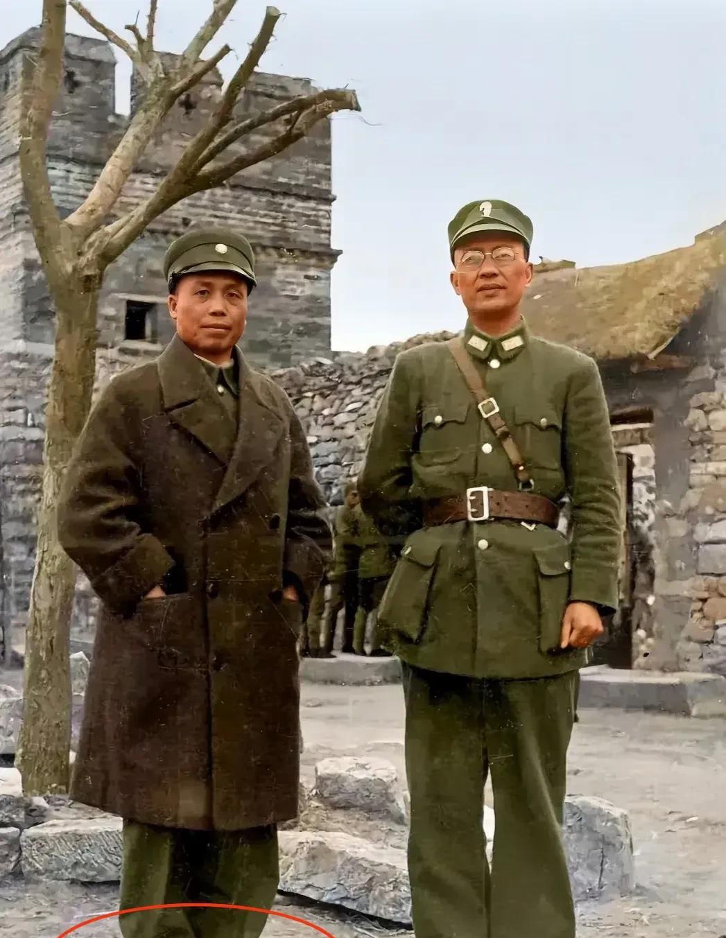 这才是李宗仁与白崇禧两位将军的真实长相，这并非演员所饰演的，而是货真价实的真品，