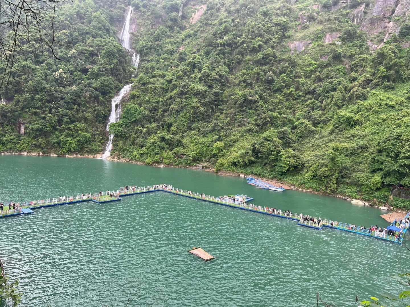 东江湖真的景色不值票价
五一暴雨⛈️人多，没啥体验感！加上景区滑坡，堵车一个小时