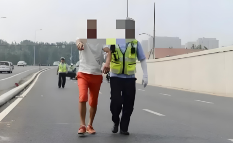 河北石家庄，一男子中午时喝了一瓶啤酒，被交警查处后，男子酒精测试为酒驾，可谁曾想
