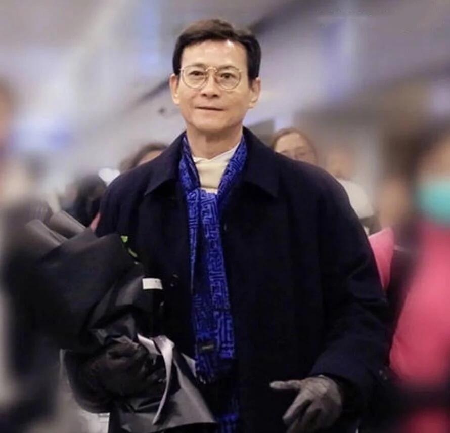 郑少秋的家庭：三个女儿的成长与情感纠葛