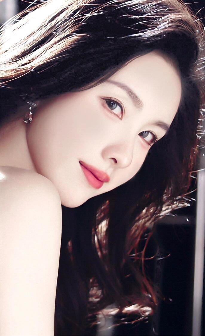  陈都灵，肉眼可见的漂亮