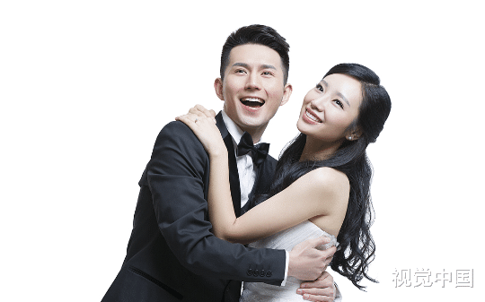 25岁小伙娶29岁老婆，谁知她竟然40了，小伙喜当爹的同时又喜当爷爷