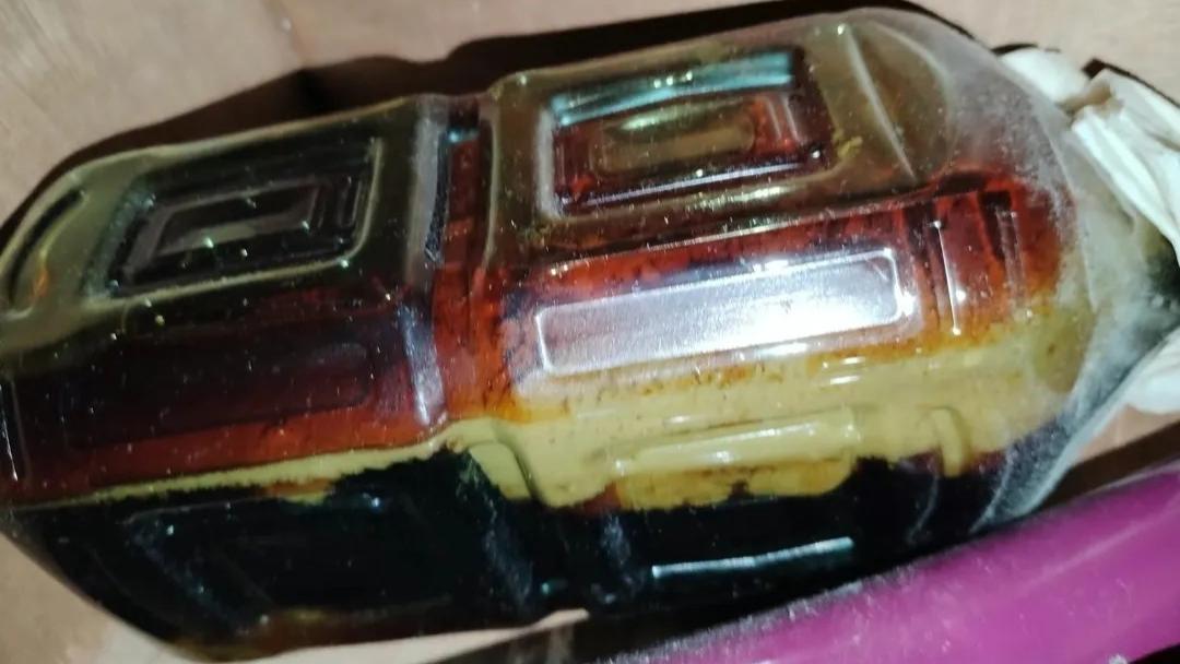 奇葩潮流席卷校园！从“玩烟卡”到“养臭水”，中小学生竟在追求“臭名远扬”？