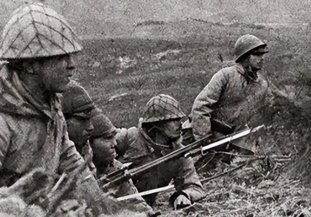 1937年12月，陈德贵趴在死尸堆中，由于脚太冷，动了一下，谁知，恰好被一个日本