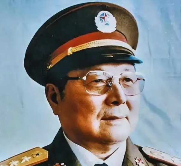 民国黄埔军校官级

孙中山:总理

蒋中正:首任校长

李济琛:副校长

廖仲恺