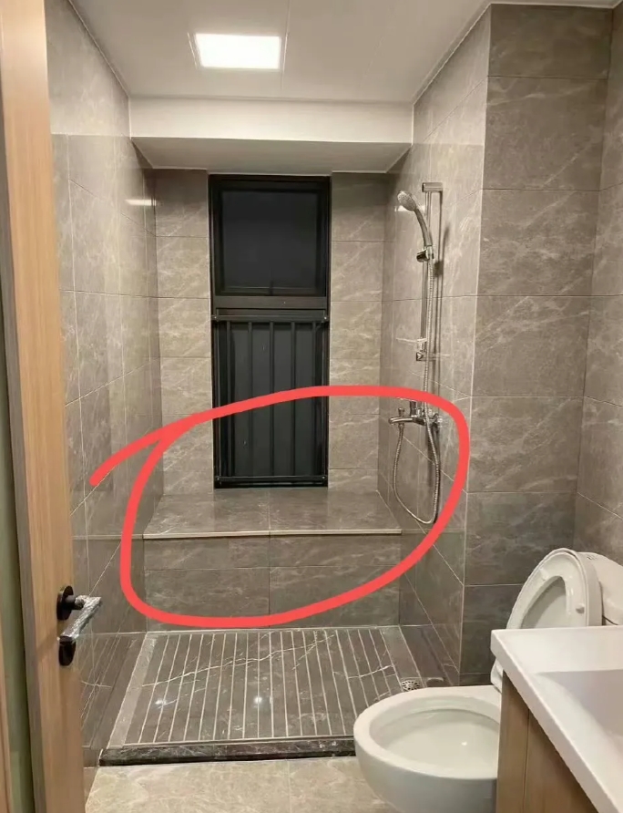 开发商怎么想的？浴室的飘窗要怎么利用
