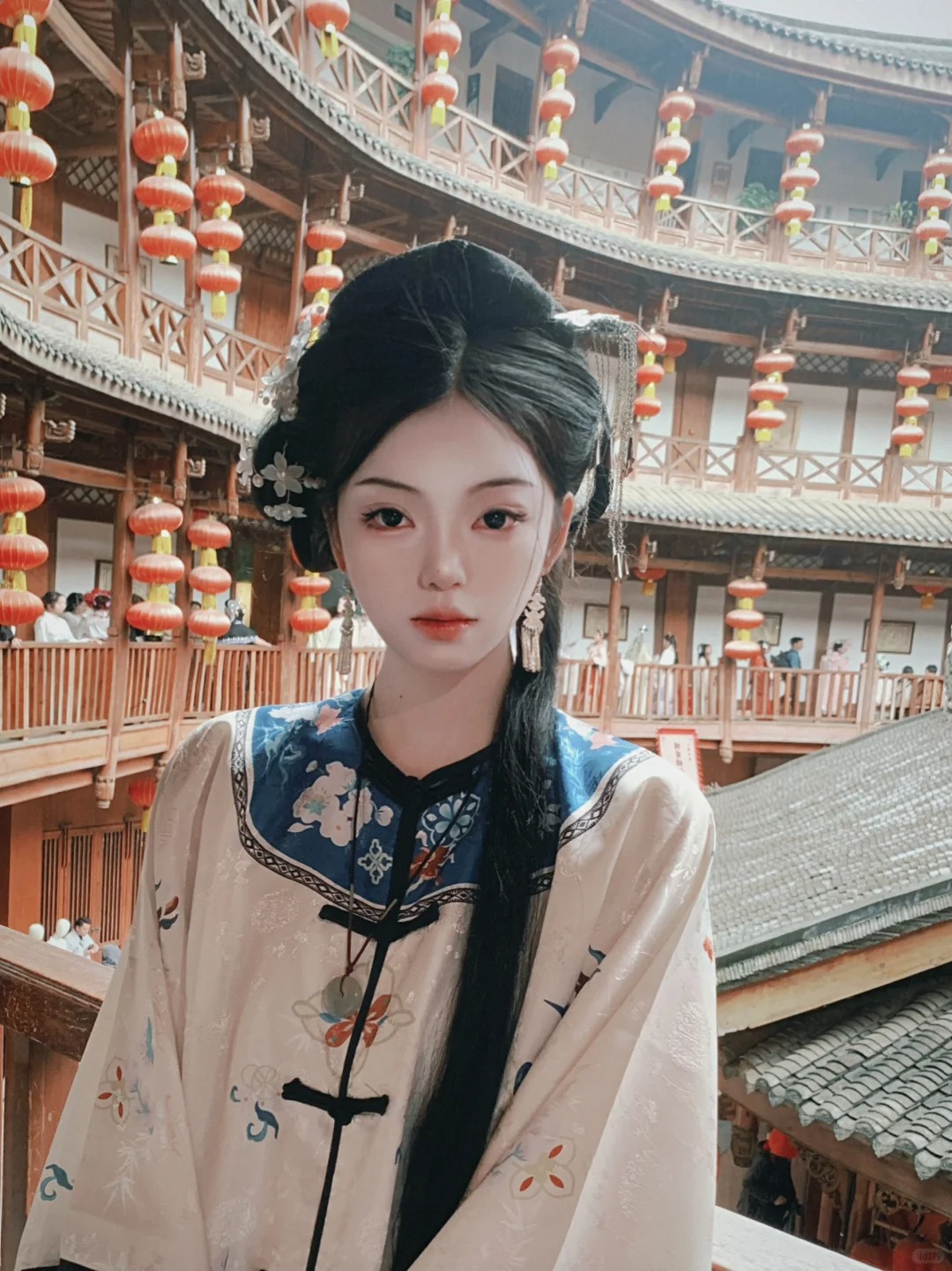 洛带古镇｜她才不是旧时代的遗物
清明节去拍的 清汉女好破碎好有宿命感🥹没人注意