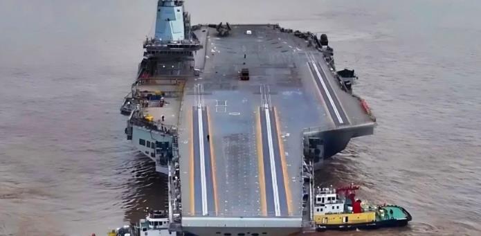 “美国海军惊慌失措：中国航母舰队正在不断扩大。”10月21日，美国方面称。好家伙