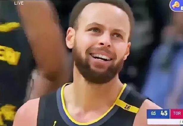 勇士的比赛现如今，除了目睹库里上演令人咋舌的三分绝技外，似乎缺乏了其他吸引人的看