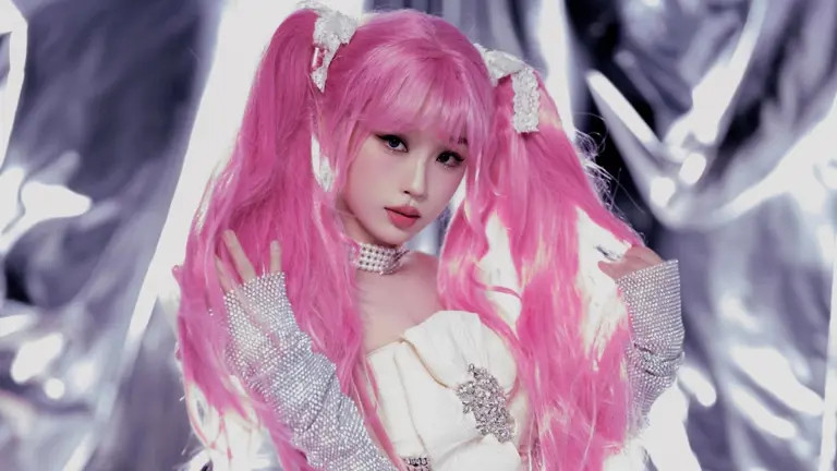 虞书欣芭比写真曝光：肤白貌美，大长腿惊艳，气场拉满