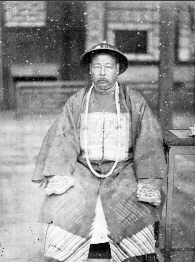 1859年，咸丰皇帝下令杀掉左宗棠，左宗棠连夜找到胡林翼求助，然而，胡林翼却无奈