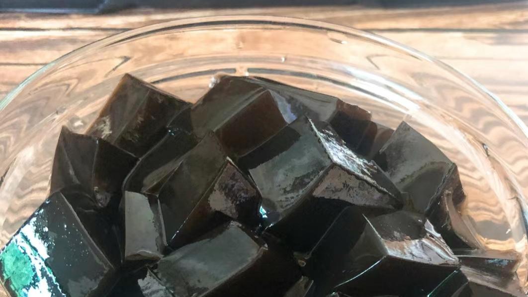 比西瓜还消暑的甜点！！黑凉粉！