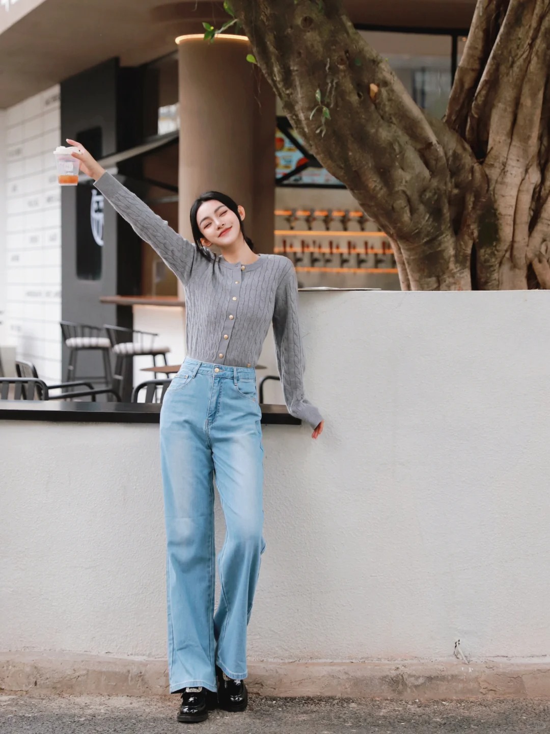 格雷系女孩，怎么能不期待春天呢☕️🌿
每天都会翻阅几遍天气预报
终于翻到暖洋洋