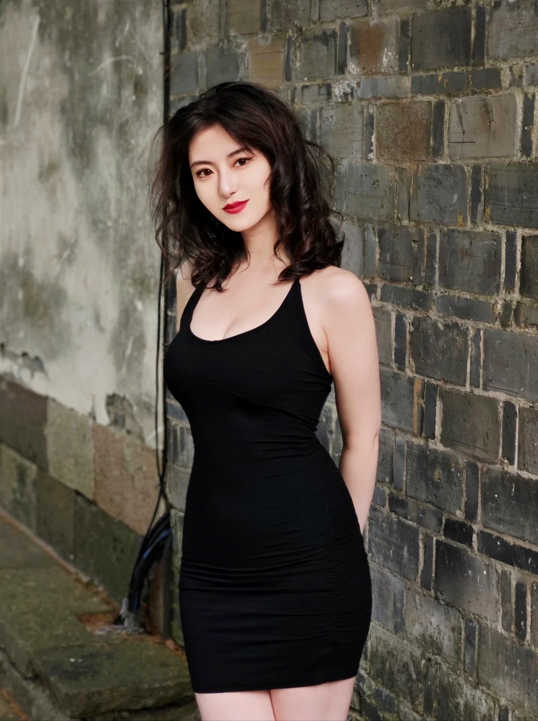 性感就是我的代名词
一说起这个女孩就是
哇，她好性感
好有风情女人味
没错
性感