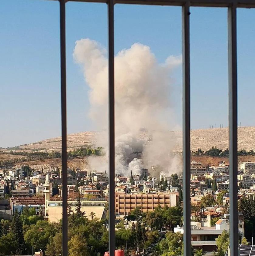 摩萨德情报能力太强了。
哈梅内依的特使刚刚抵达大马士革，以军战机的导弹就打过来了