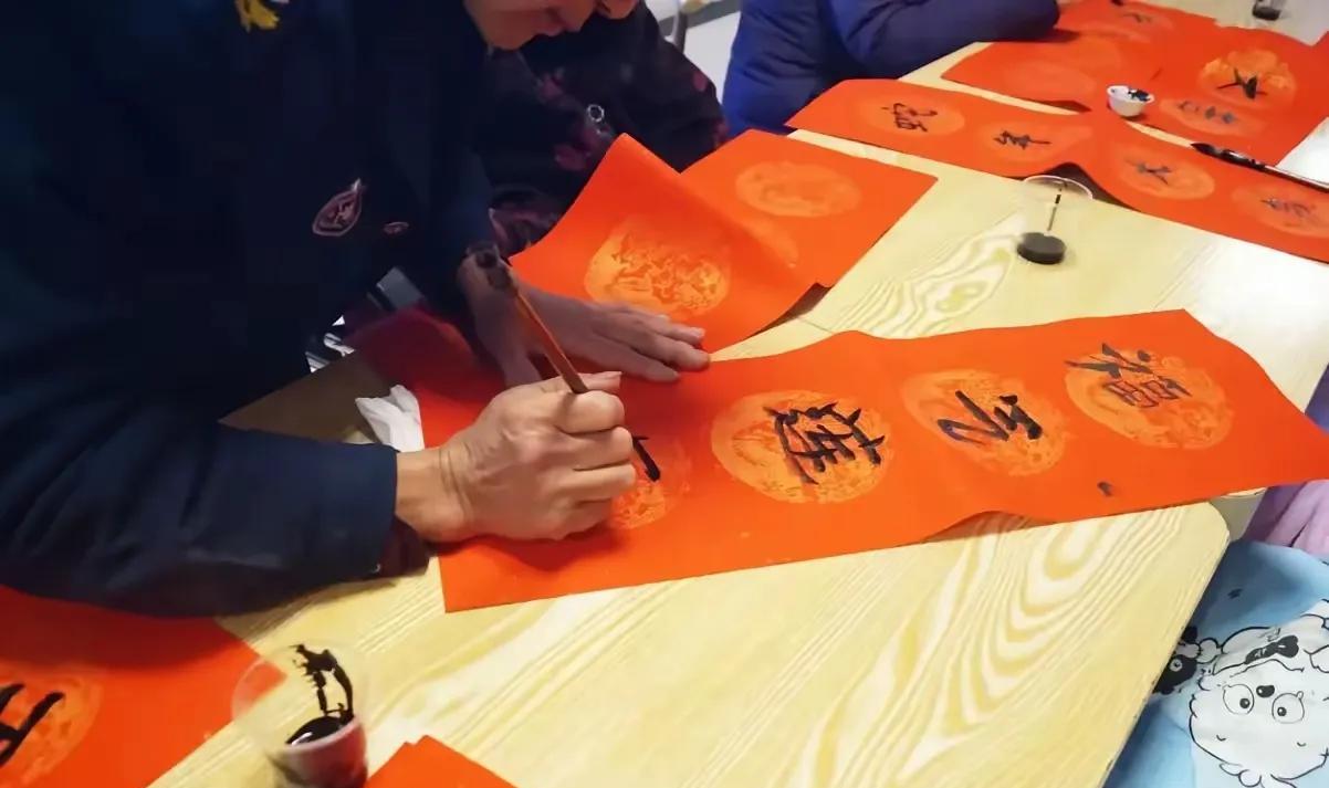 昨天是除夕，我把93岁的老妈从养老院接了回来。本来想过完春节再送过去，今天早上老