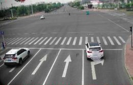 右转车道，能否绿灯直行？

有网友试验过，右转车道绿灯直行没有被处罚。这让我想起