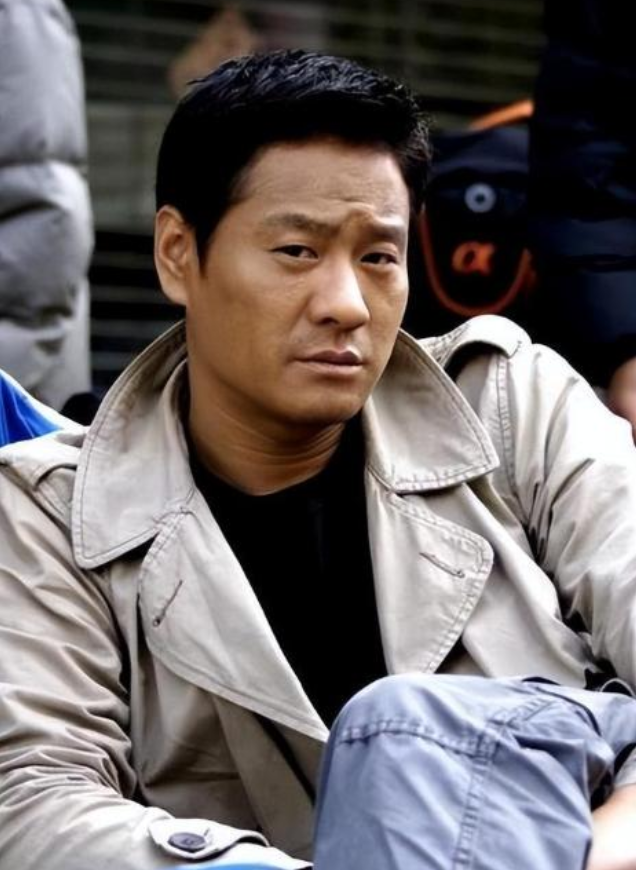 内娱负心汉连奕名，与救命恩人离婚娶小三，今前妻红了他却糊了！

他两次考中戏，当
