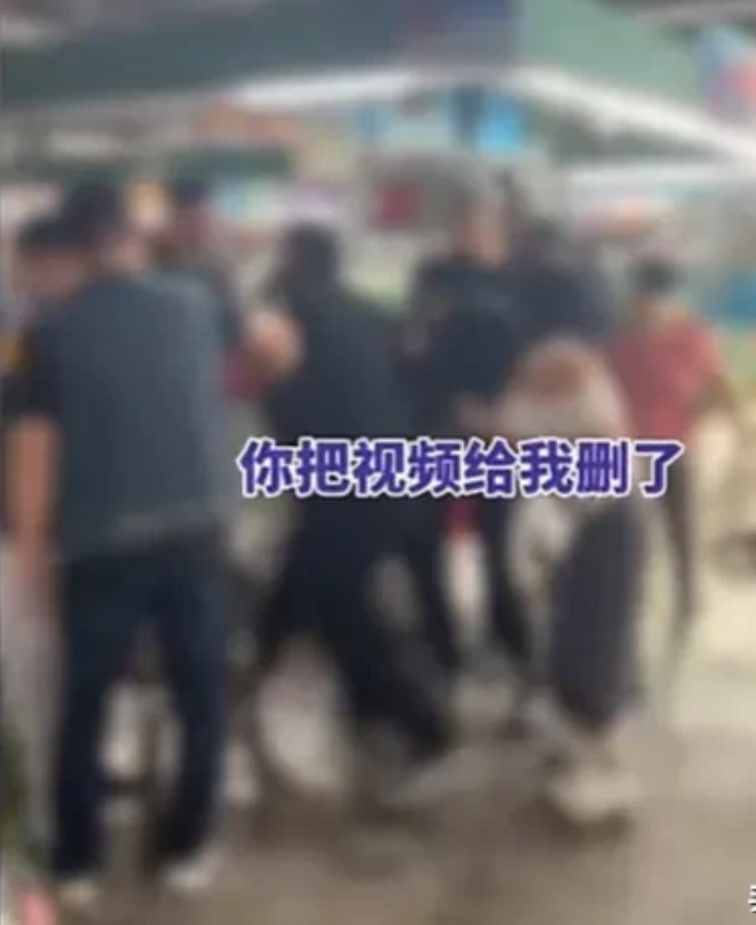 “这不是抢劫！”江苏连云港，博主在当地一海鲜市场购买爬爬虾，一斤65元，竟然少了