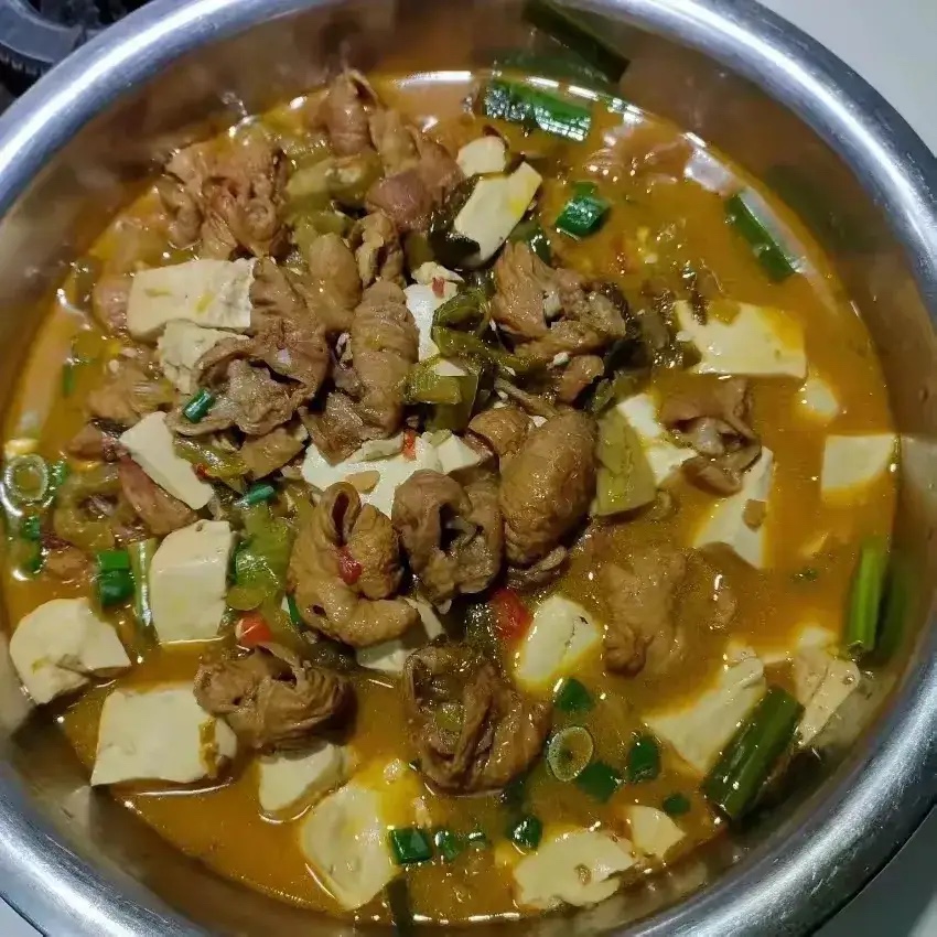 周末和老公去了他同事家，他同事的媳妇做了七八个菜，老公一进门就夸他媳妇长的也好，