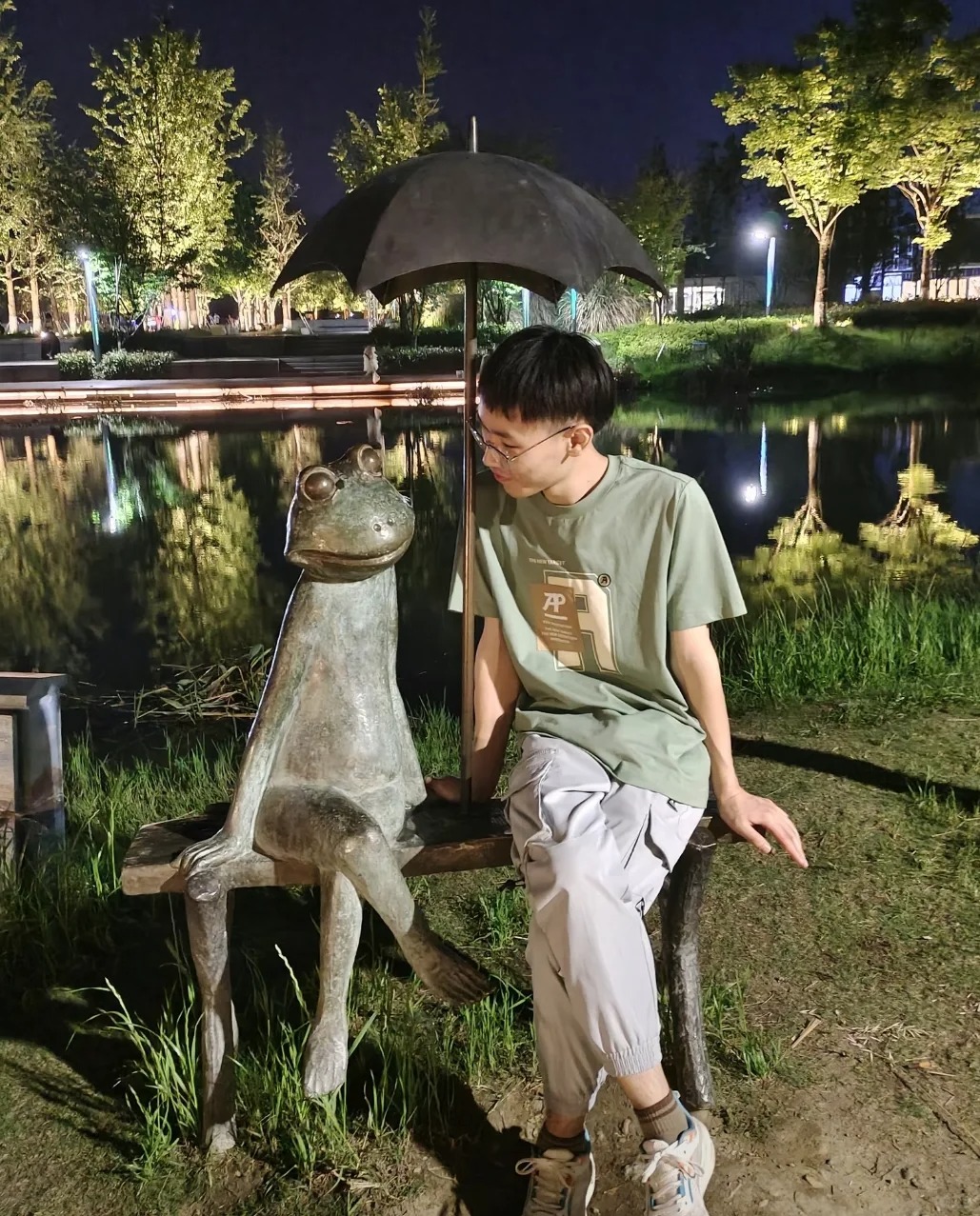 不会还有人不会摆拍吧？
能拍出好看的照片固然很好看，但能拍出有趣的也很有趣啊