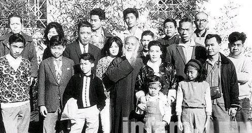 1949年，张大千带上妻子徐雯波女儿张心沛前往国外，把不满一岁的儿子张心健送给友