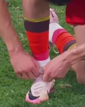 拜合拉木可以来海港！真是太厉害了！中超赛场有“跳舞”突破！世预赛赛场有徒手系鞋带