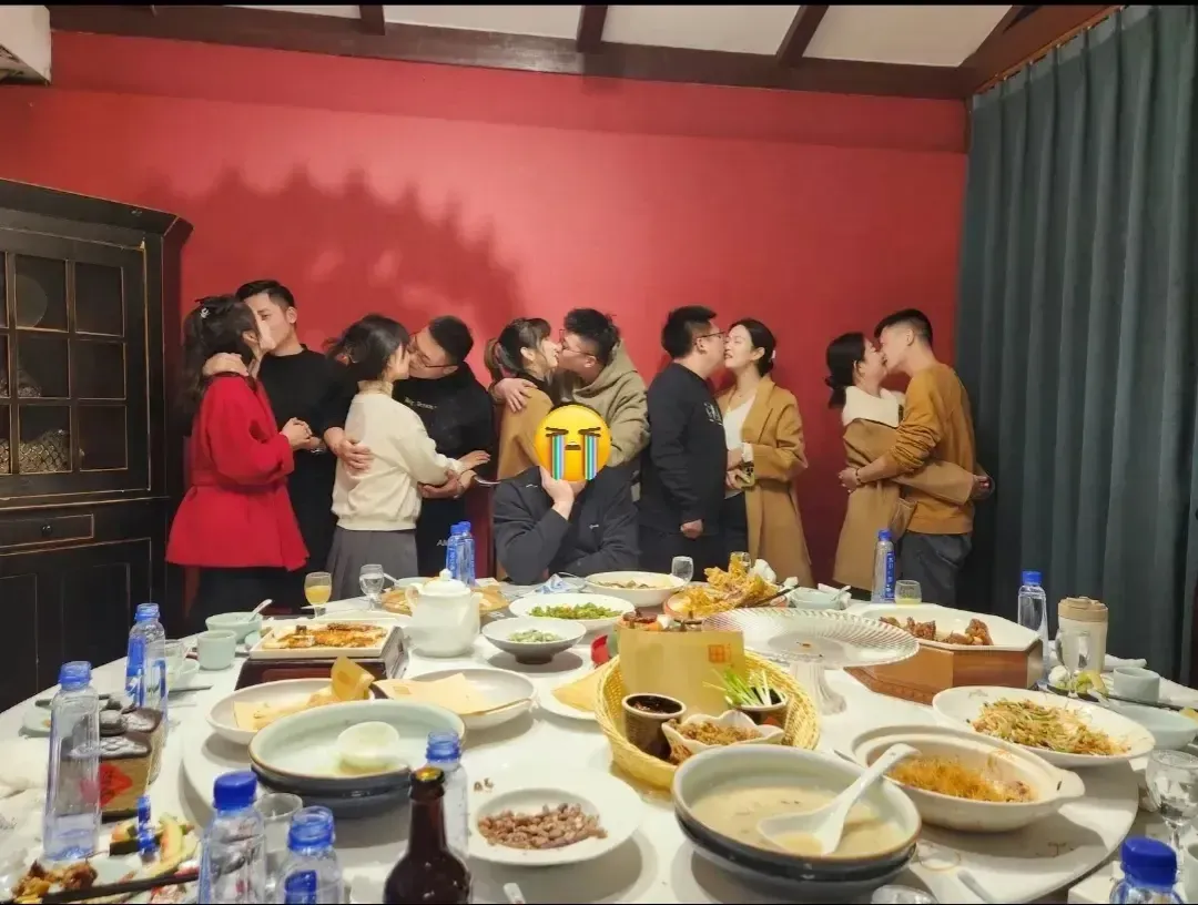 过年同学聚会基本都是这样的场面吗？