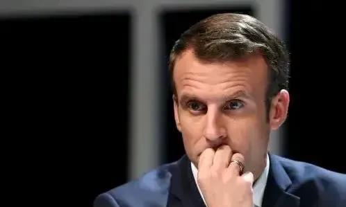 这次法国真是赔大了。中国加税，法国白兰地出口直接少了75%。原因是法国强行在欧盟