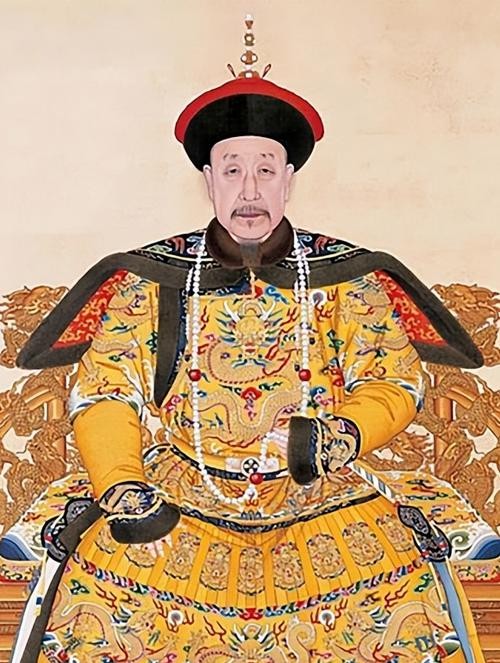 300年前，乾隆对于噶尔丹有多狠，直接下令高于车轮的人全部屠灭，不留活口，而执行