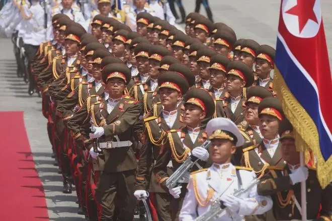 朝鲜兵首战？有俄罗斯信源报道，在苏贾城以南的普列霍沃，朝鲜特种部队首次参战，跟着