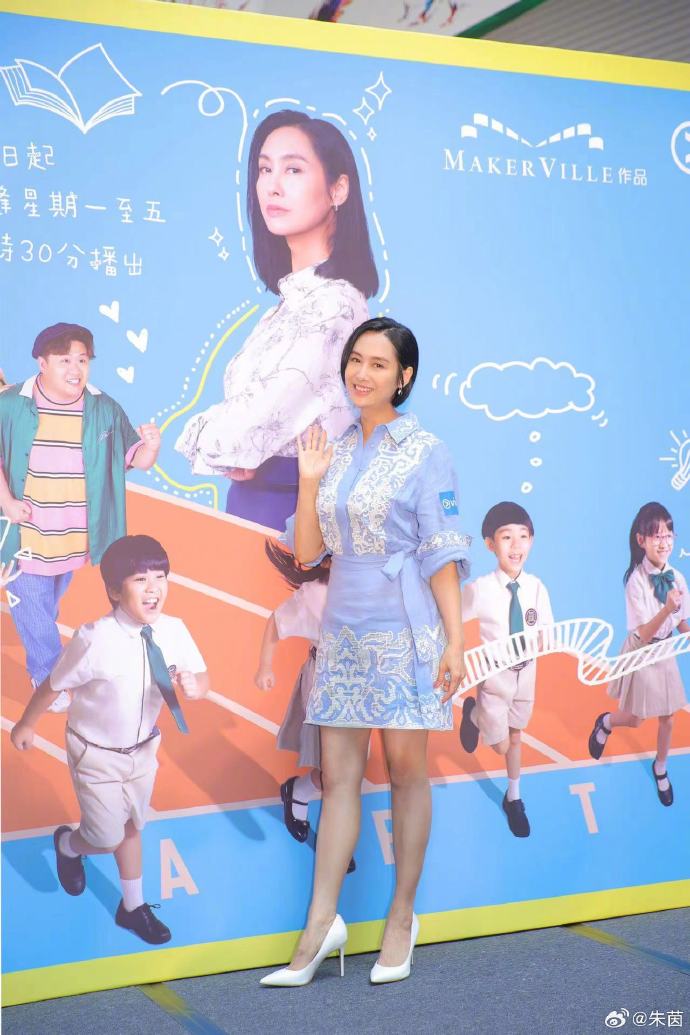 中国香港导演王晶，做了一档访谈节目。聊起熟人周星驰，王晶评他“爱钱胜过朋友”引起