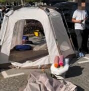 近日，一位网红网友来到锦州，他选择在南山公园扎营，搭好帐篷后，自己做起饭来！ 第