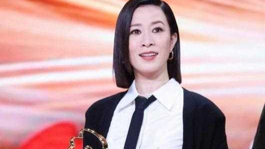 《新闻女王2》：从首播到原班人马回归的娱乐风波