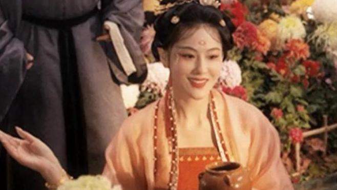 张馨予“换装”敖闰，才知啥是“妩媚天成”