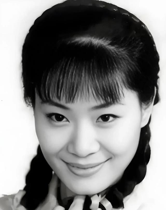 曾被央视力捧，名气超宋祖英，被绿后闪婚小鲜肉，现住农村很平凡（被央视表扬的艺人名单）-第4张图片-九妖电影