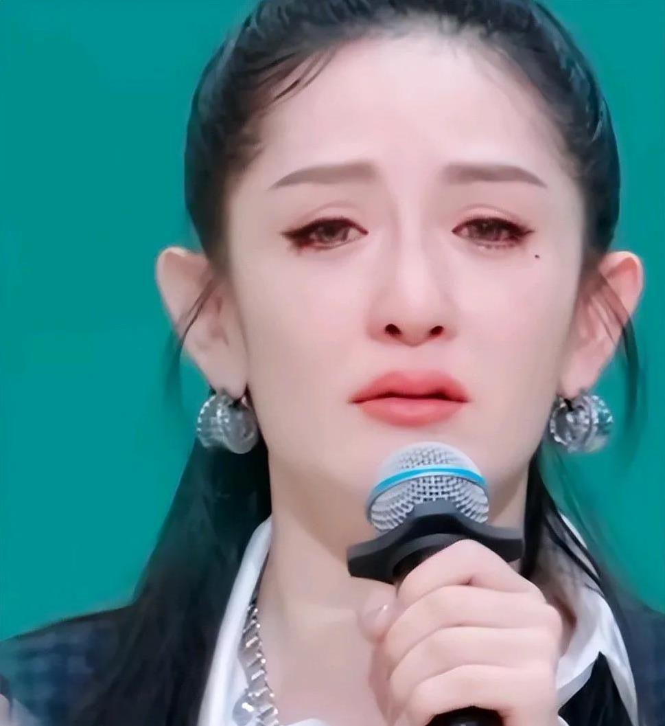 谢娜三娃同时住院，张杰演唱会突发状况，风雨同舟的爱情还能走多久？
这几天，娱乐圈