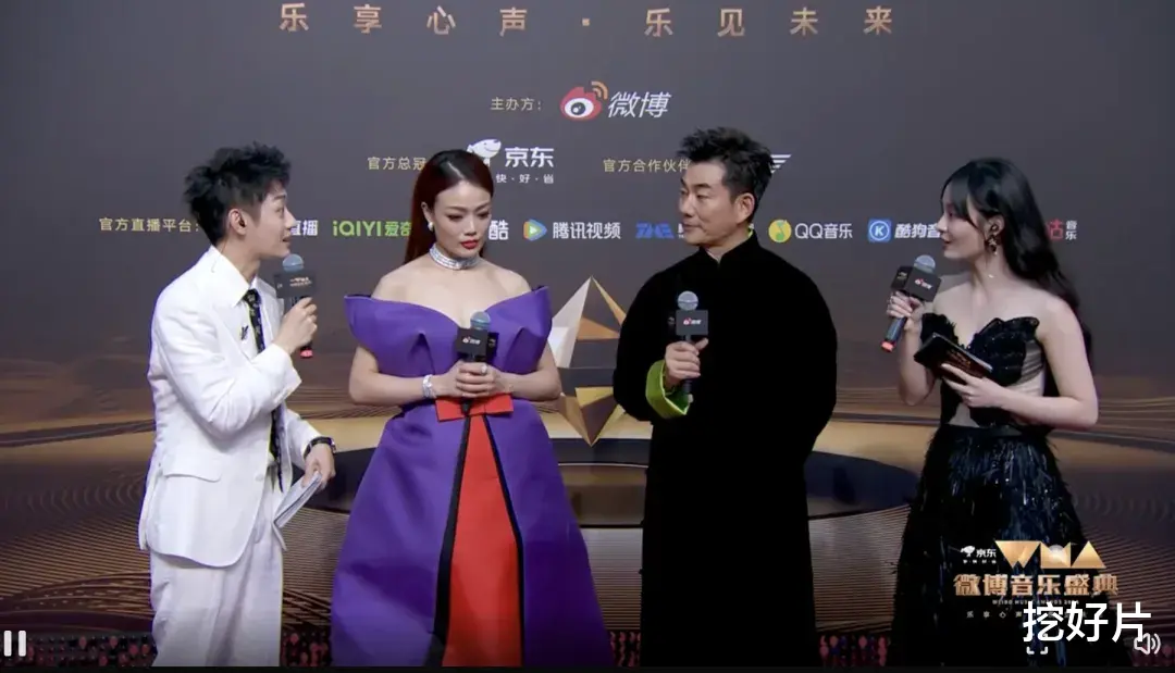 音乐盛典红毯：容祖儿胖了，林志颖王心凌比心，56岁周慧敏美爆了（红米k30和真我q2对比）-第27张图片-九妖电影
