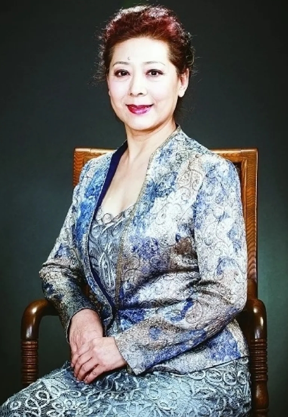 关牧村：女中音歌唱家的传奇人生