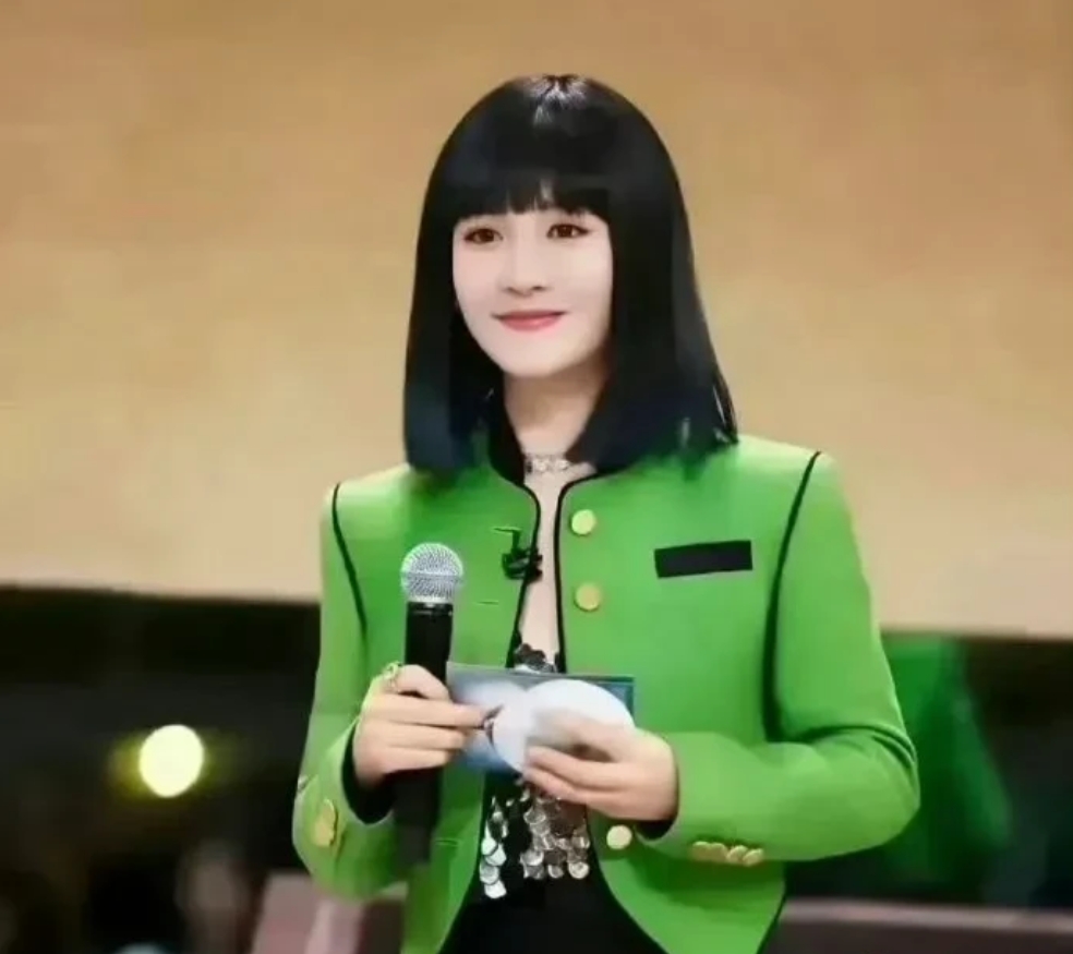 谢娜的磨皮效果，有如蔡卓妍现身！不是事前告知，真会误以为是阿sa。