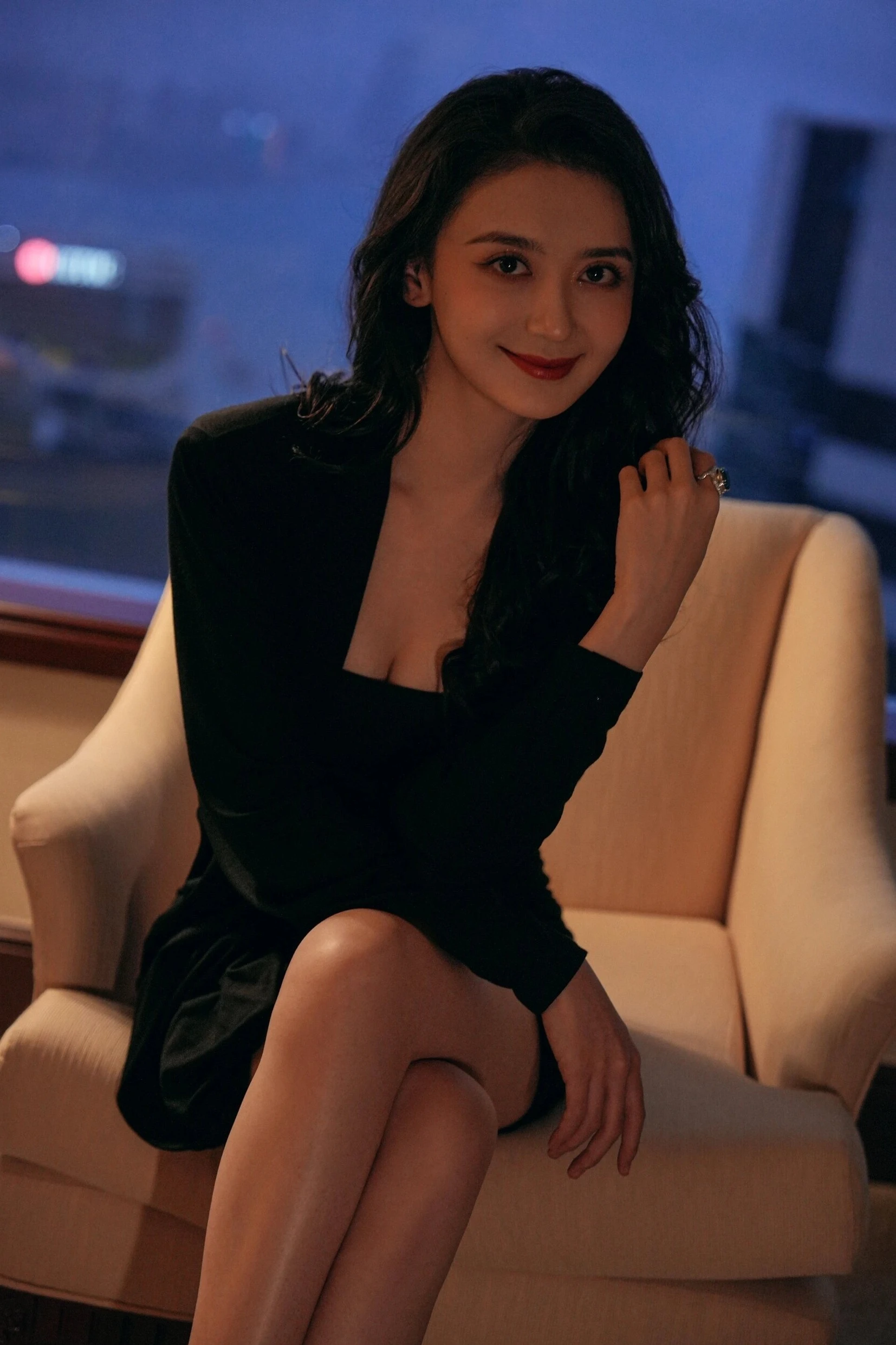 看过徐梓钧的照片，太漂亮了，难怪老高把持不住被迷的神魂颠倒，大长腿小细腰，要身材