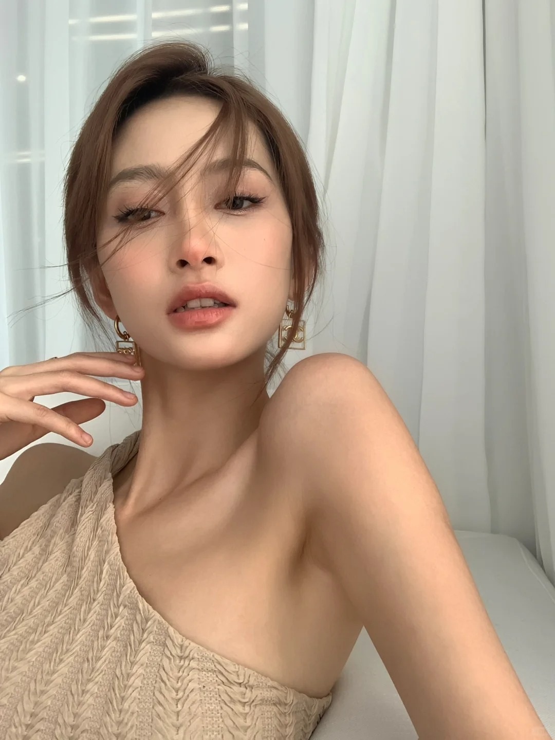 我的计划是一直冷淡
直到有人一次一次非得是我#原生感妆容