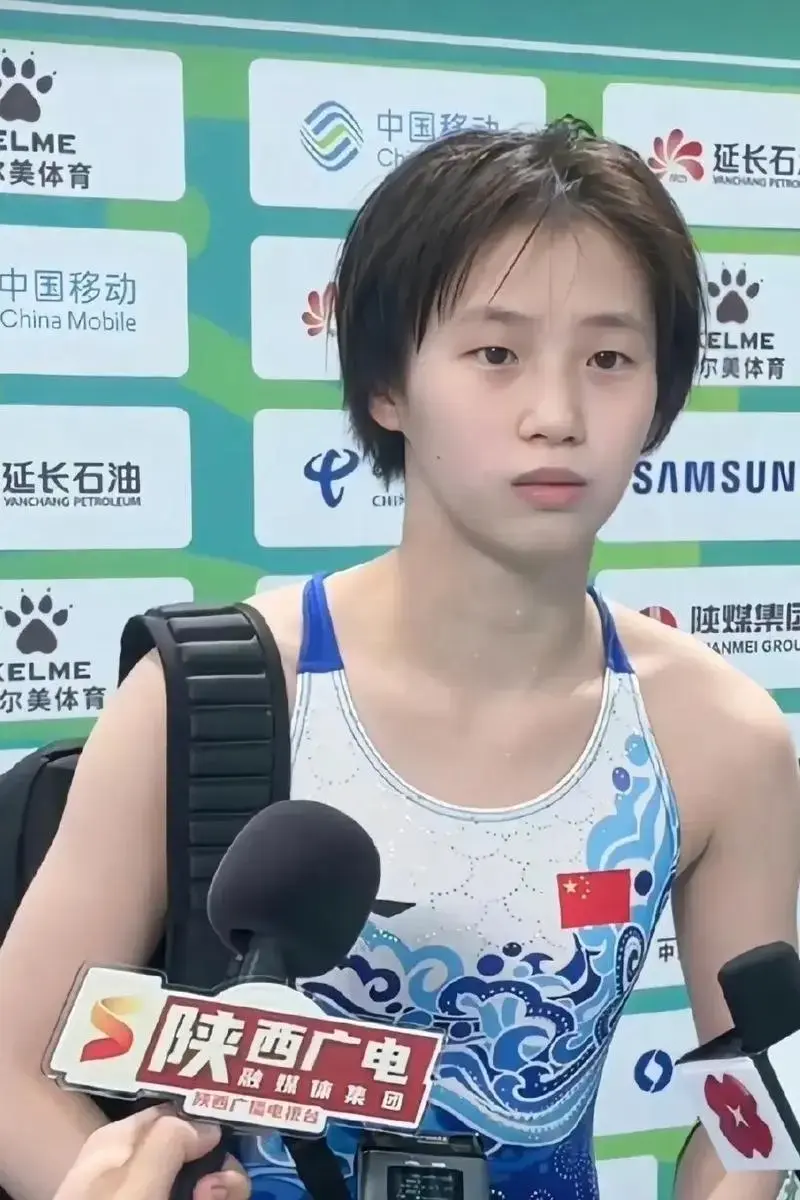 终于明白陈芋汐在获得女子
10米跳台亚军时会流下眼泪
陈芋汐在女子10米跳台比赛
