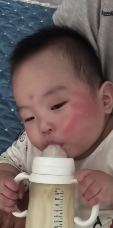 婆婆带娃你们放心吗？