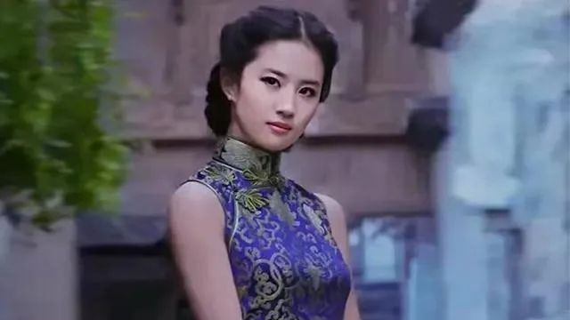 刘亦菲称学生时代零追求者，看完照片我悟了
